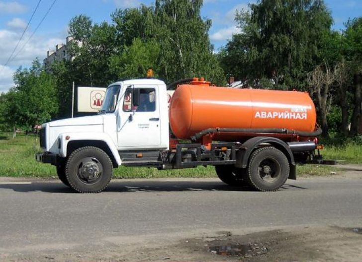 Откачка сливных ям, автомоек. Выкачка сливных ям. Ассенизатор.
